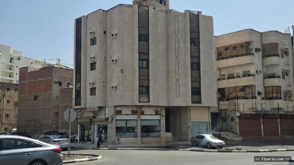 ASTDYW ALNWR BDKhWL DhATY BJANB ALHRM Photo