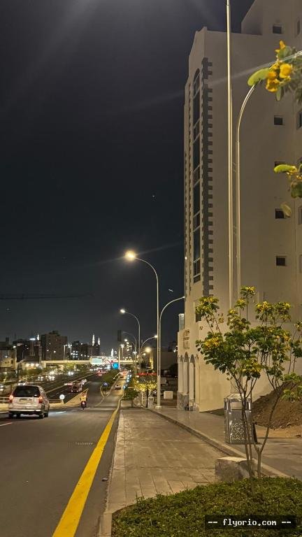 BYT LLIYJAR BALQRB MN ALHRM ALNBWY ALShRYF Photo