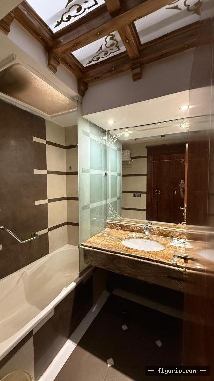 Funduq KRM RWYAL - Karam Royal Hotel Photo